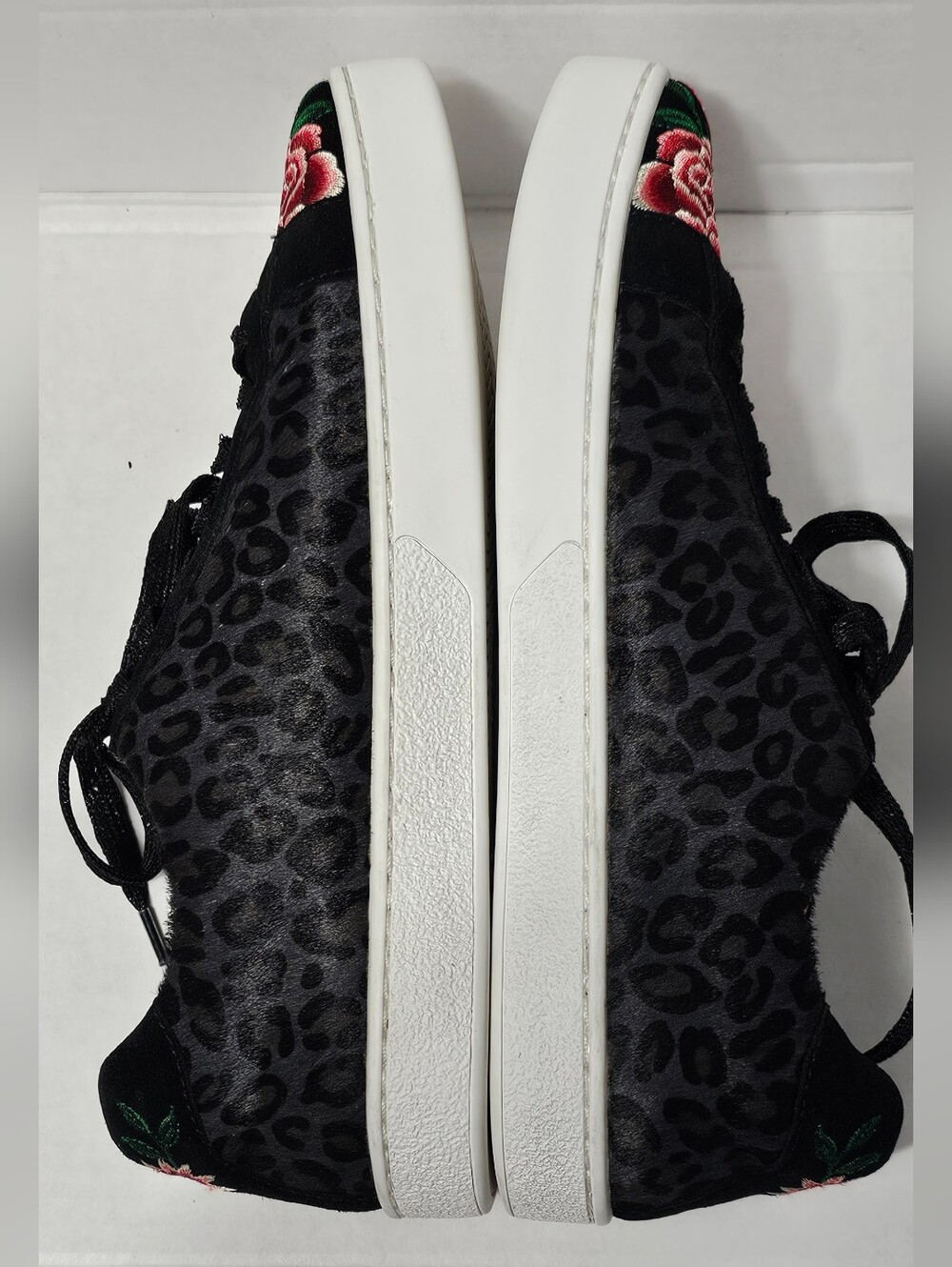 Johnny Was Black Leopard Calf Hair Floral Embroidered Sneaker JWS6022-6 Size 9.5 - Picture 7 of 13